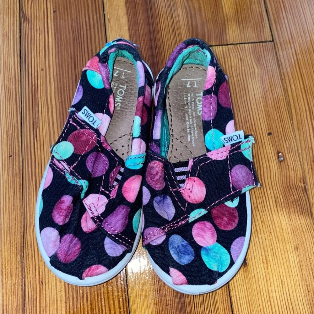 Tom’s canvas shoe T7